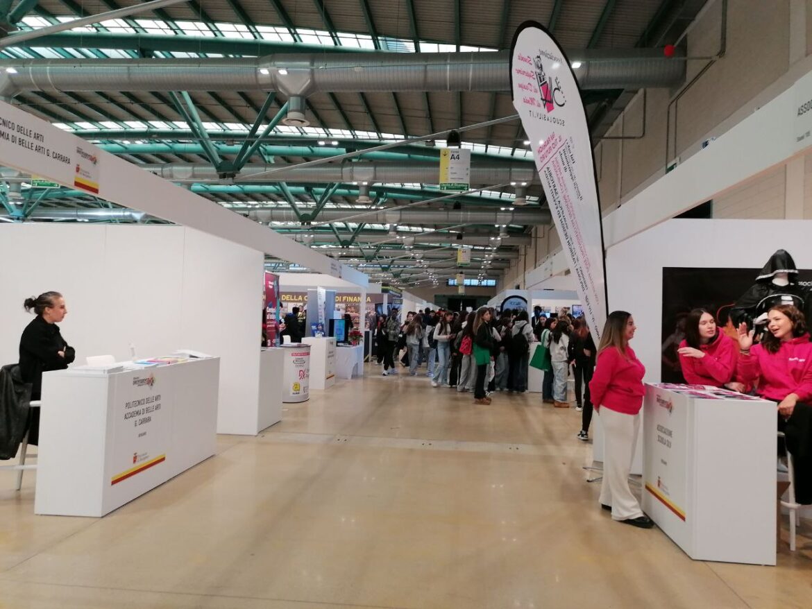 photo_5859681894516067134_y