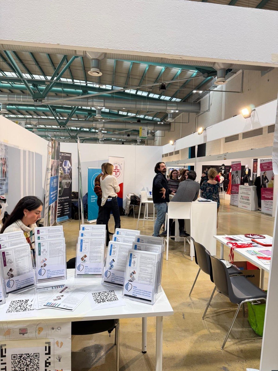 photo_5861474364757314407_y