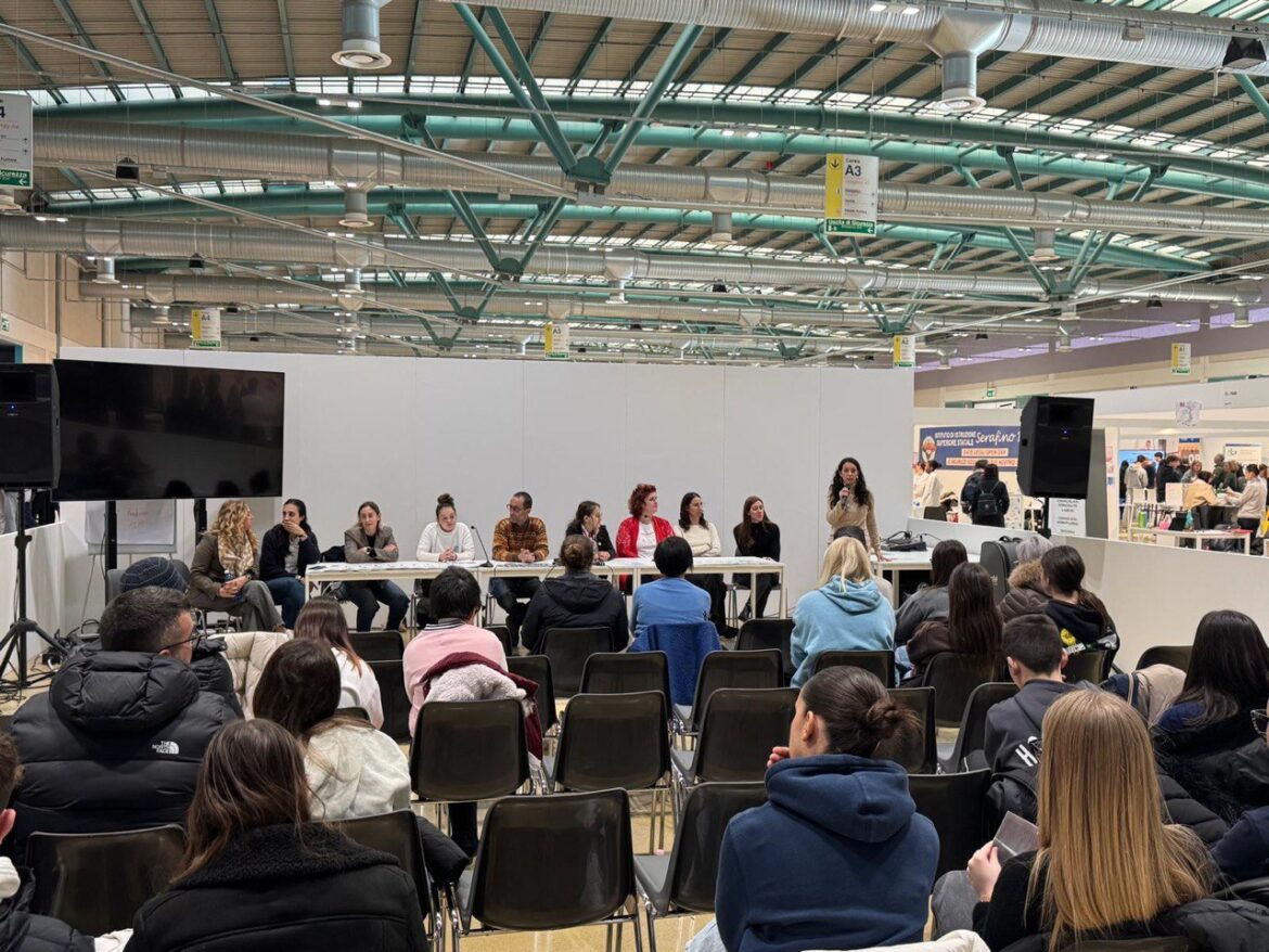 photo_5861474364757314414_y