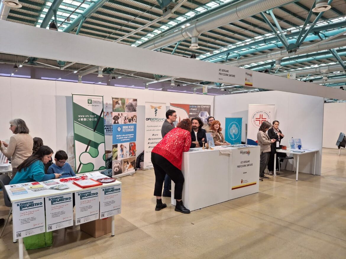 photo_5864192958796598426_w