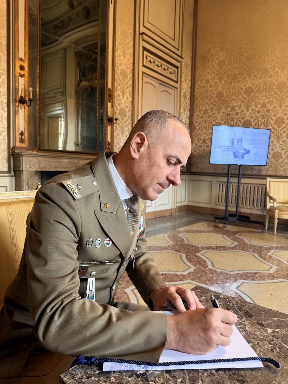 photo_5897838830650329953_y